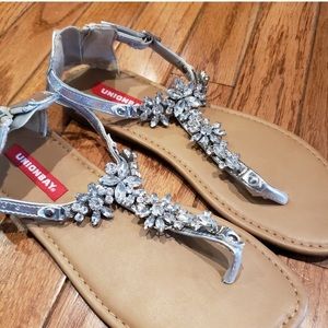 Unionbay size 6 Silver Jeweled Sandals.